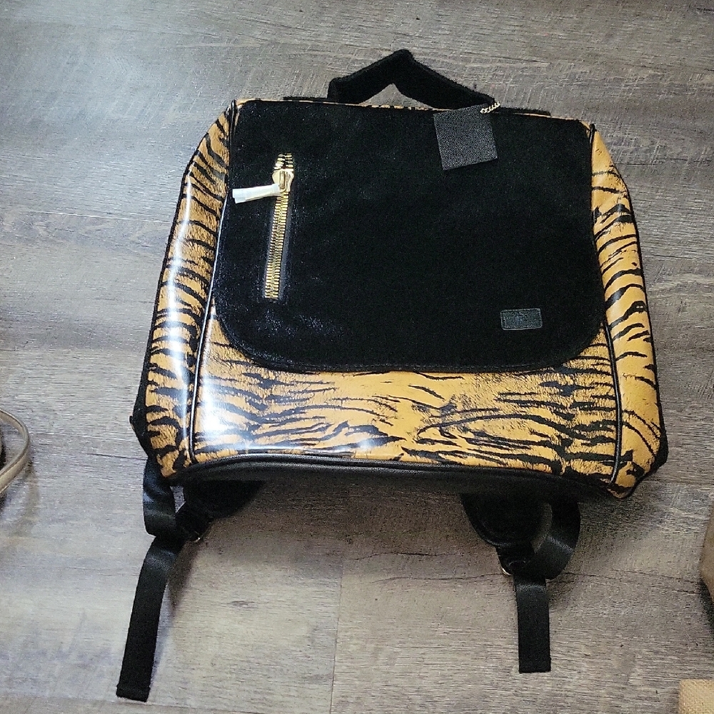 Tote N Carry Brand Black and Brown Minimalist Backpack with Structured Design
